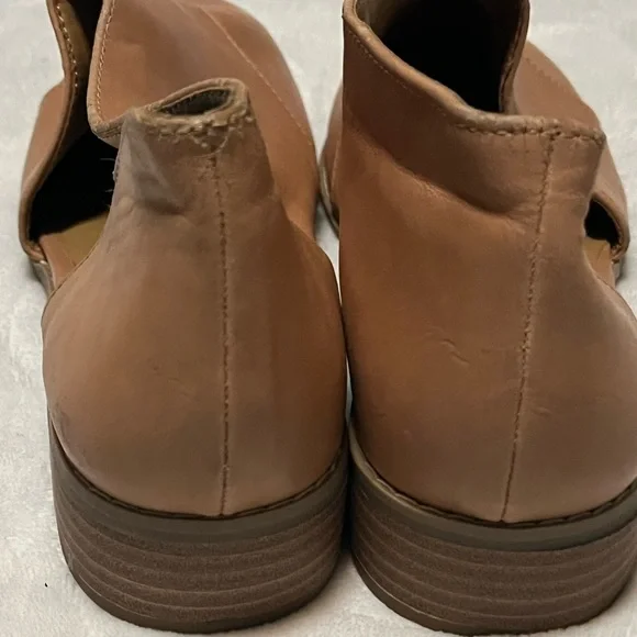 Universal Thread Tan Women's Flats - Picture 4 of 5